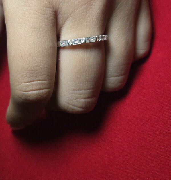 CUBIC ZIRCONIA STERLING SILVER RING