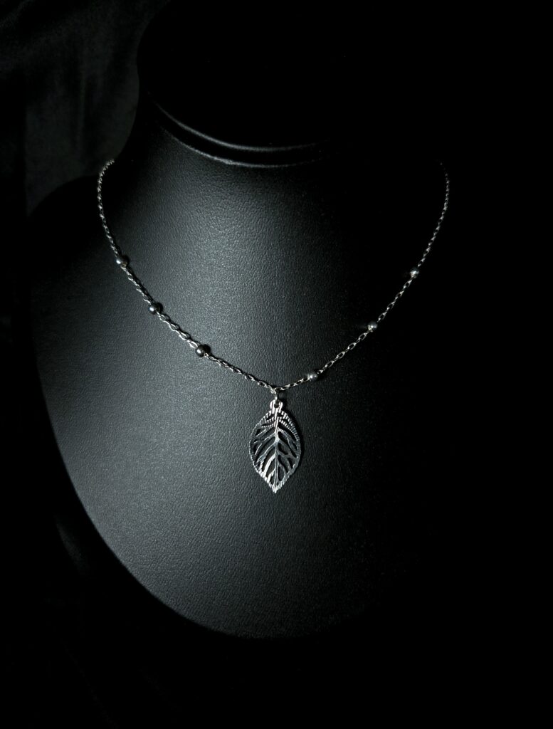 STERLING SILVER LEAF PENDANT NECKLACE 925