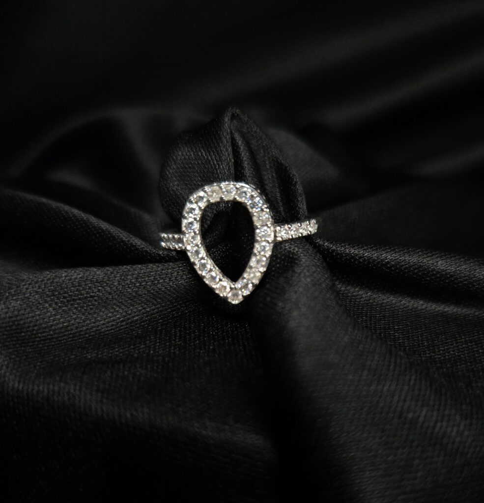 TEARDROP SILVER RING