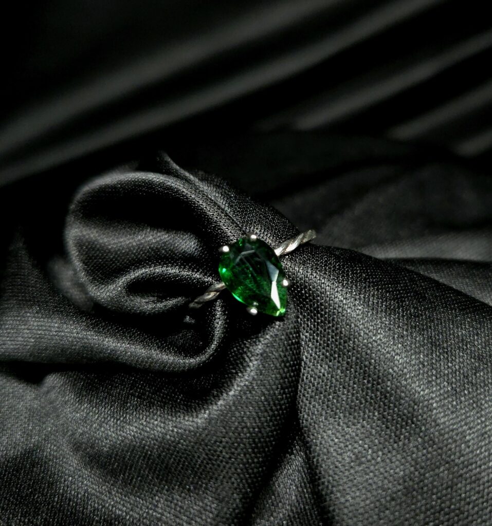 STERLING SILVER GREEN STONE RING